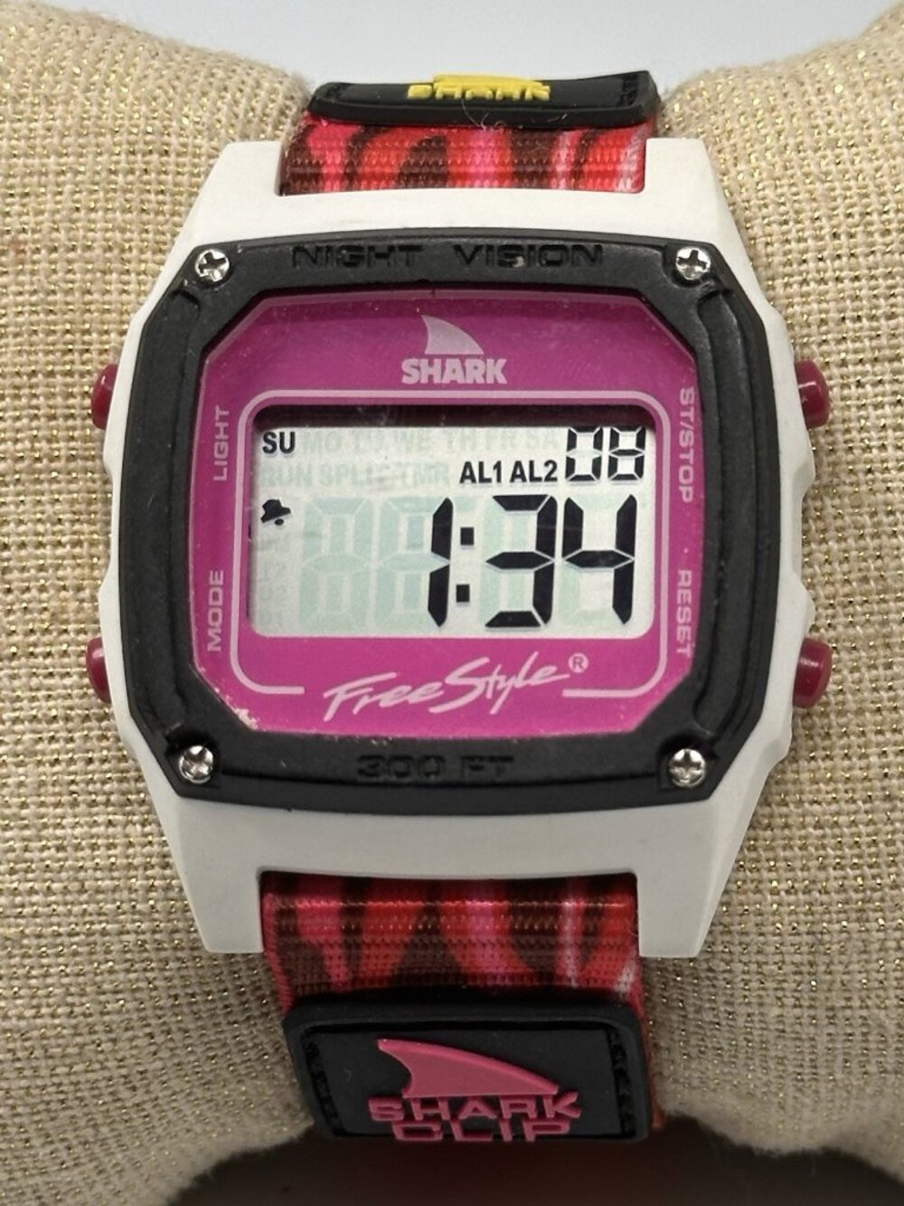 Freestyle Shark Clip Fire Men Watch FS101079 36MM Dial New Battery